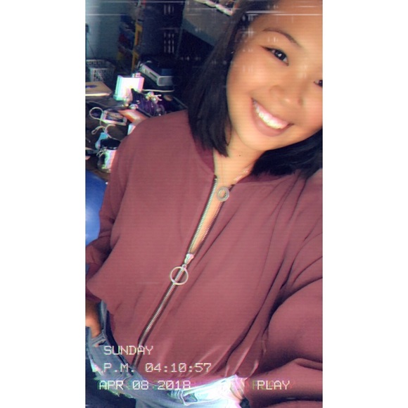 Meet your Posher 🌺 - Picture 1 of 7